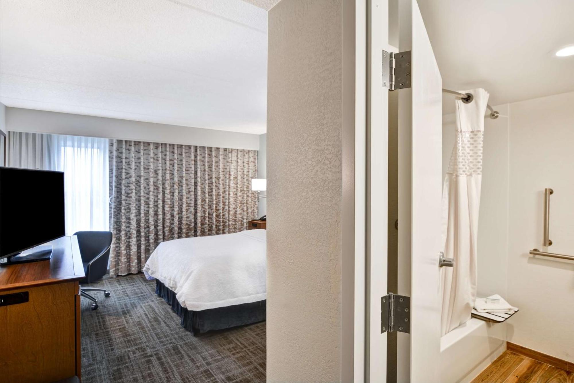 Hampton Inn Albany-Wolf Road Exterior photo